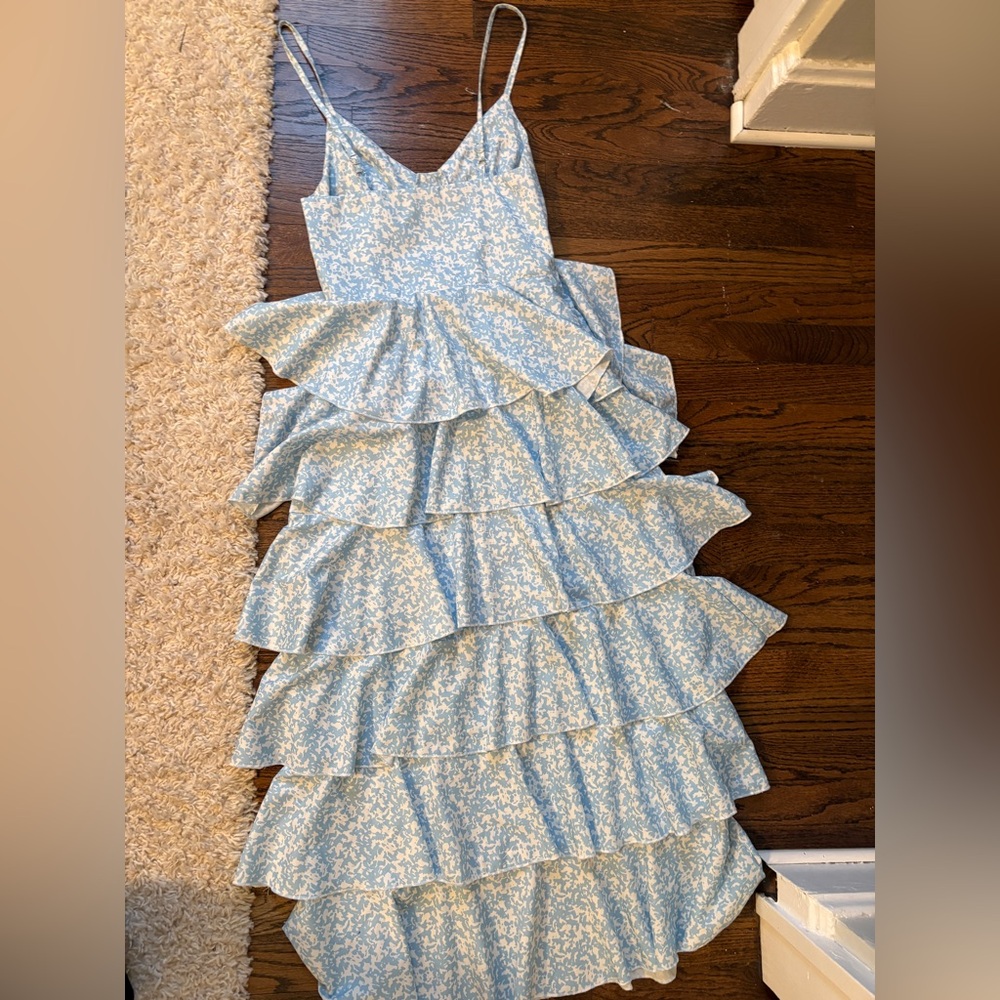 Tulip style blue and white pattern dress
